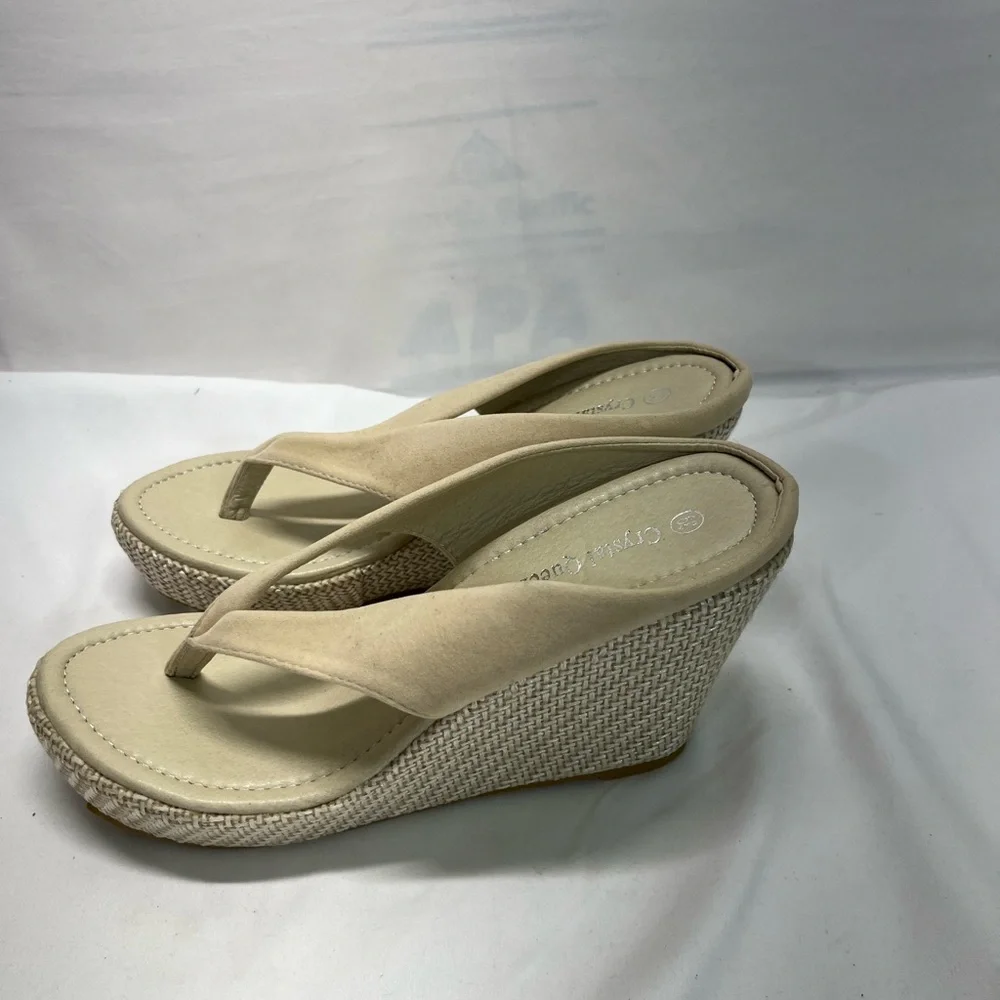 CRYSTAL QUEEN NEW BEIGE WEDGE SANDAL W/WOVEN TRIM SZ‎ 7.5-8 3.5” Wedge heel